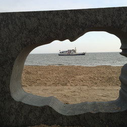 Föhr Skulptur mit MS Hauke Haien