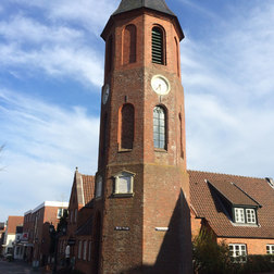Wyker Glockenturm am Tage