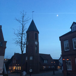 Wyker Glockenturm zur Nacht